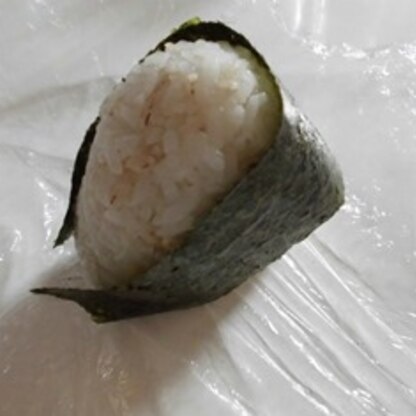 お昼に頂きました♪
鮭マヨ、美味しいです（ ﹡ˆoˆ﹡ ）♡
あ、うちのご飯は雑穀入りです。
